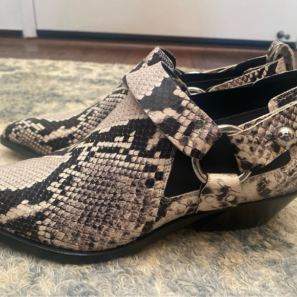 Rag & Bone Westin Harness Leather Booties In Black/cream Snakeskin Sz 38.5/8.5 - Picture 8 of 10